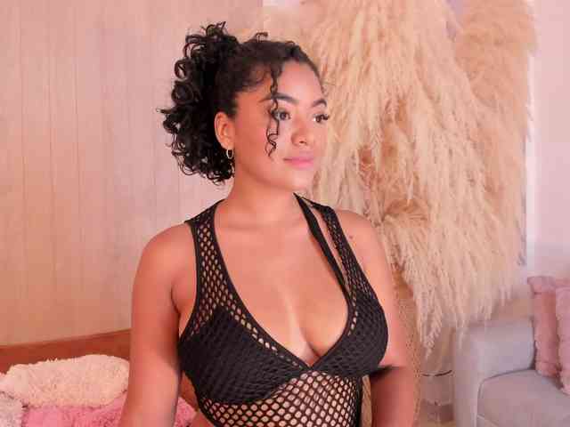Modèle: CarlyMonroee