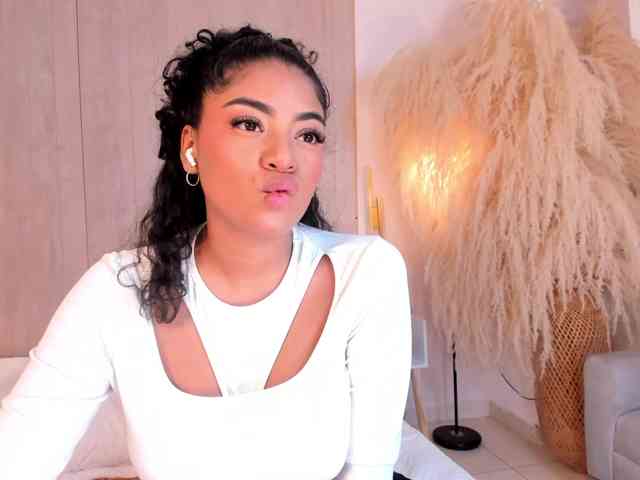 CarlyMonroee webcam