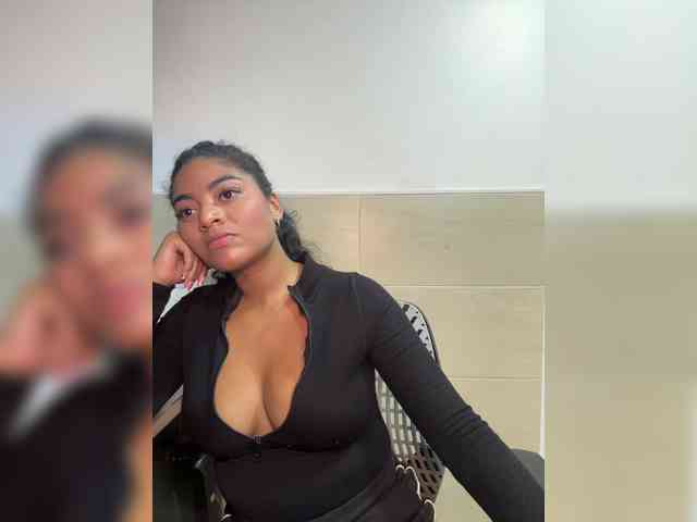 Modèle: CarlyMonroee