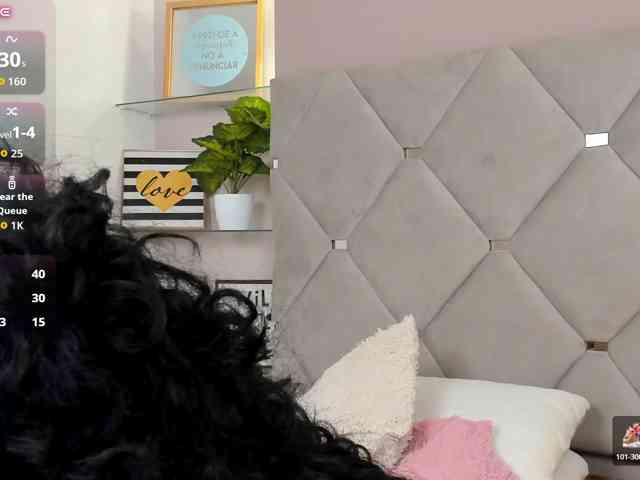 CarlyMonroee CarlyMonroee