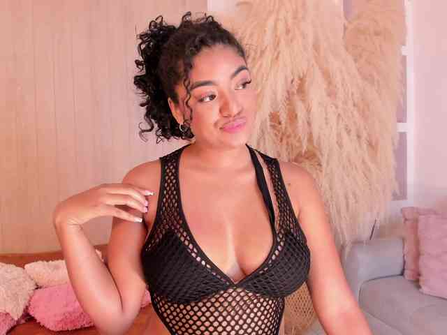 Modèle: CarlyMonroee