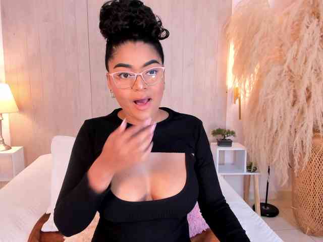 CarlyMonroee webcam