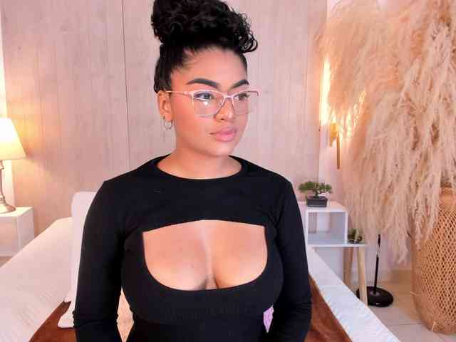 CarlyMonroee webcam
