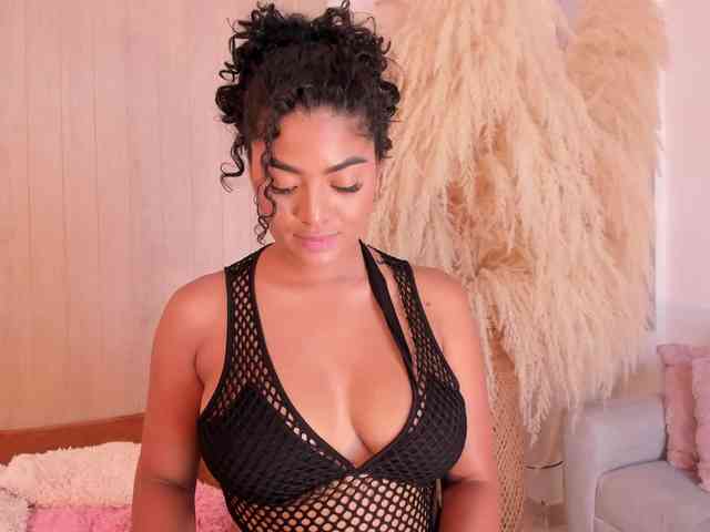 Modèle: CarlyMonroee