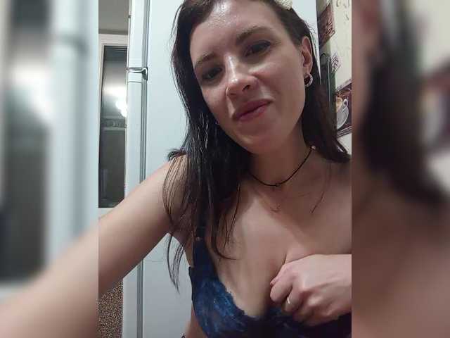 Kira1989 live cam on BongaCams