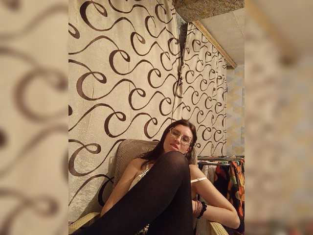 Kira1989 live cam on BongaCams