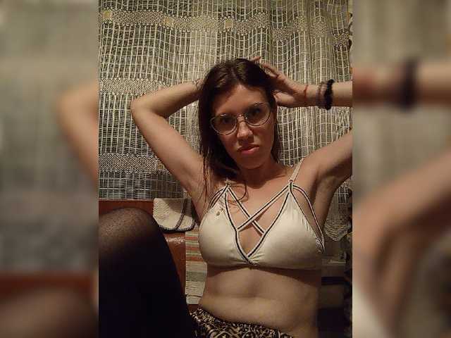 Kira1989 live cam on BongaCams