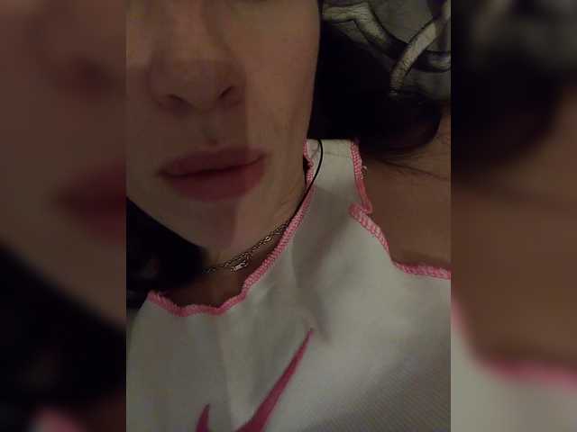Kira1989 live cam on BongaCams