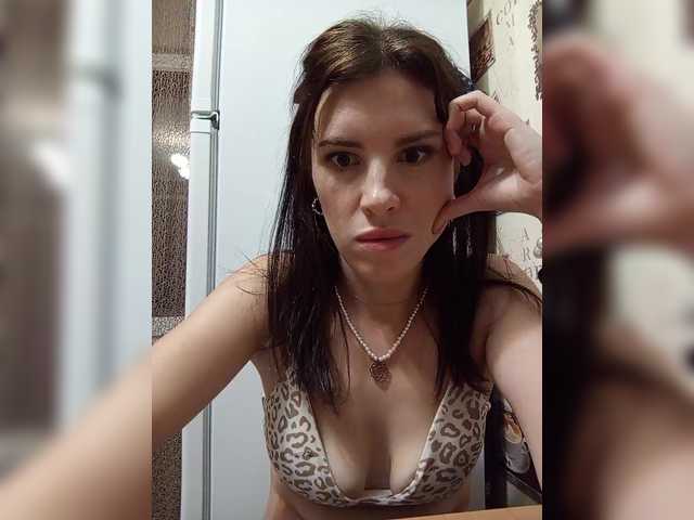 Kira1989 live cam on BongaCams