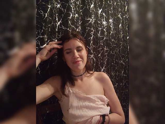 Kira1989 live cam on BongaCams
