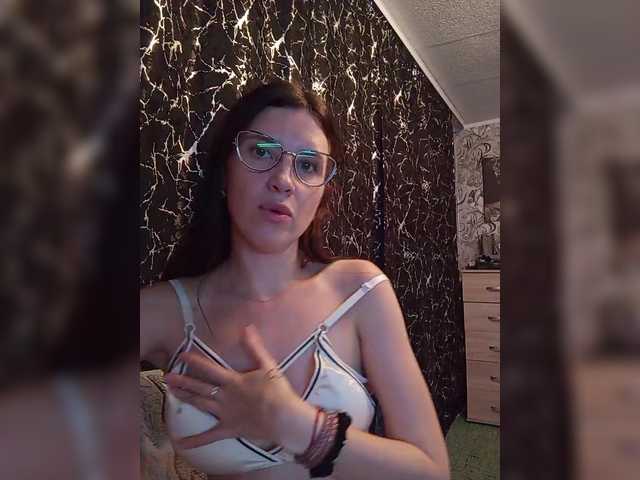 Kira1989 live cam on BongaCams