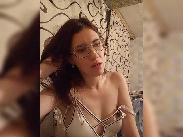 Kira1989 live cam on BongaCams