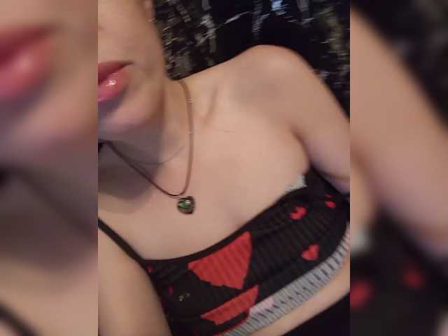 Kira1989 live cam on BongaCams