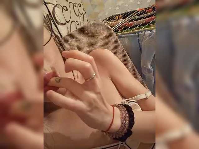 Kira1989 live cam on BongaCams