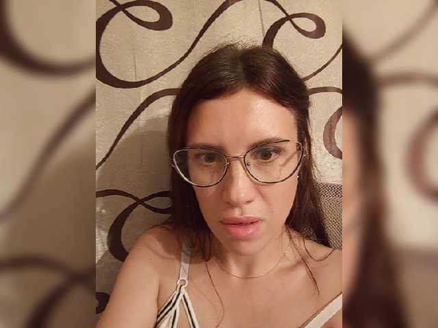Kira1989 live cam on BongaCams