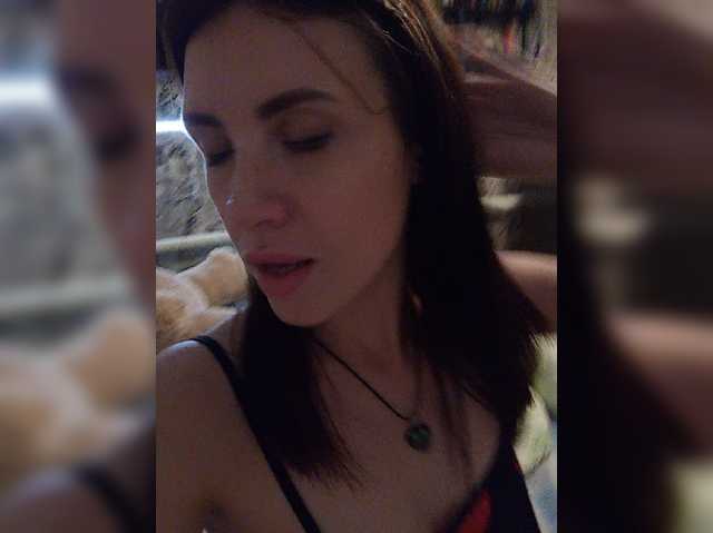 Kira1989 live cam on BongaCams