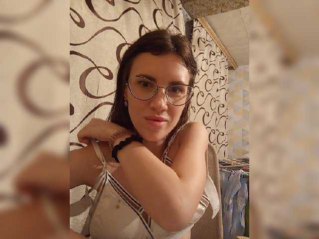 Kira1989 live cam on BongaCams