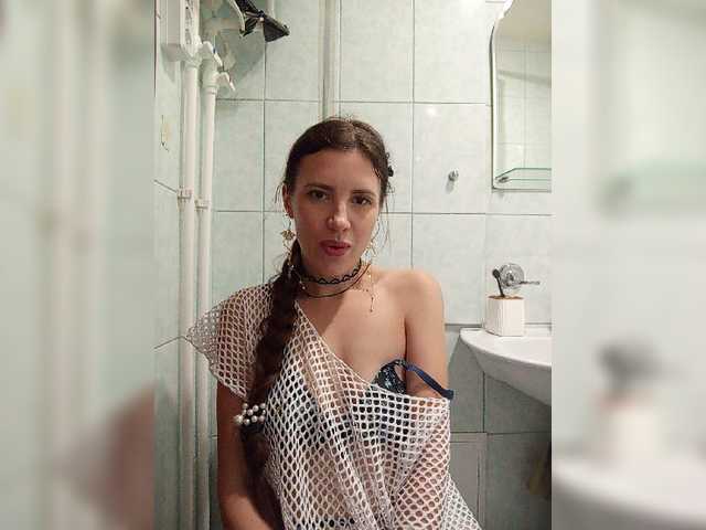 Kira1989 live cam on BongaCams
