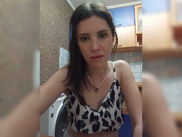 Kira1989 live cam on BongaCams