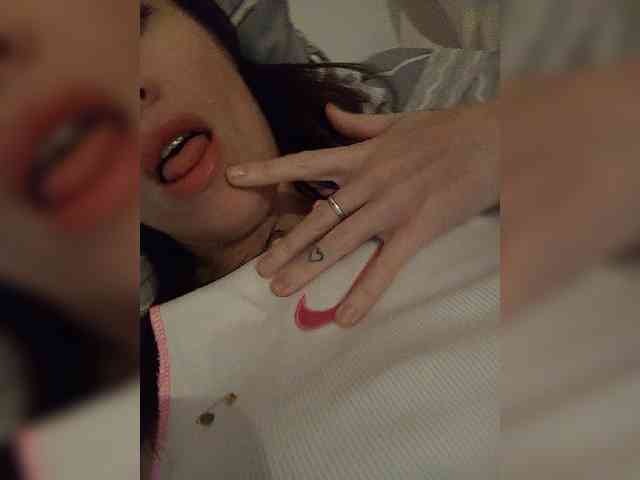Kira1989 webcam