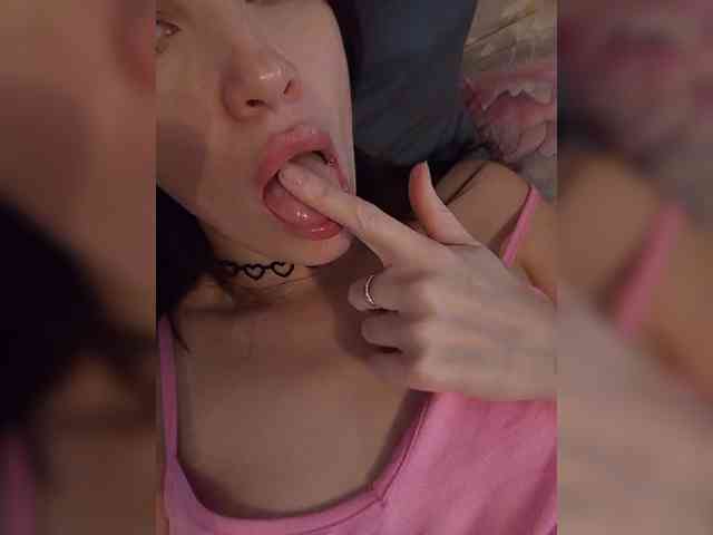 Kira1989 webcam