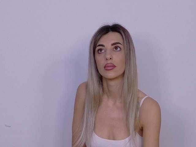 IvyNoir live cam preview