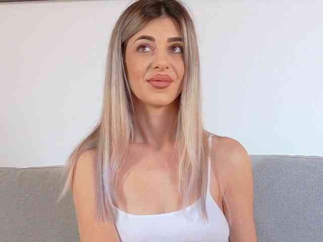 Model: IvyNoir