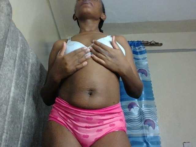 Minimochie live cam on BongaCams