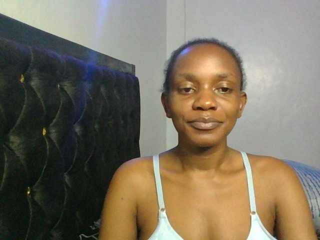 Minimochie live cam on BongaCams