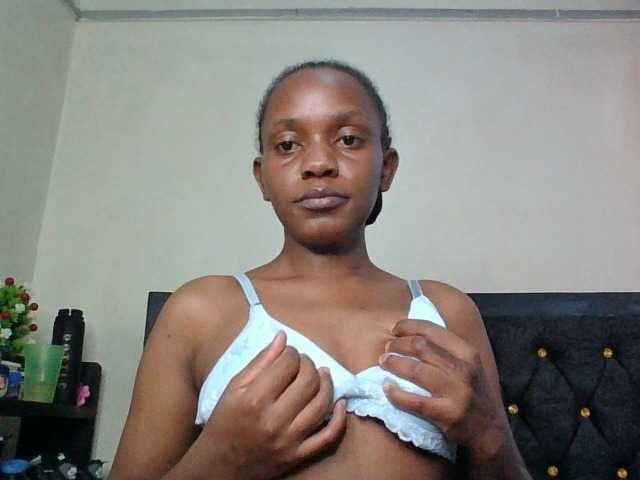 Minimochie live cam on BongaCams