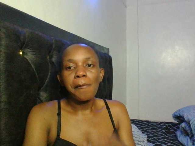 Minimochie live cam on BongaCams