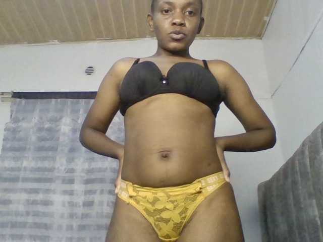 Minimochie live cam on BongaCams