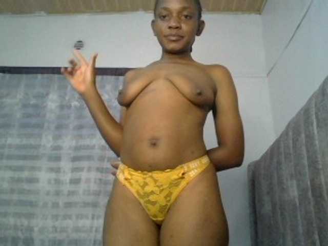 Minimochie live cam on BongaCams