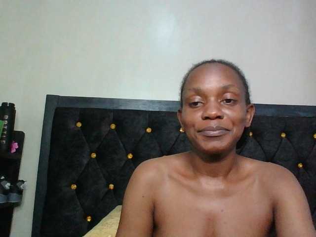 Minimochie live cam on BongaCams