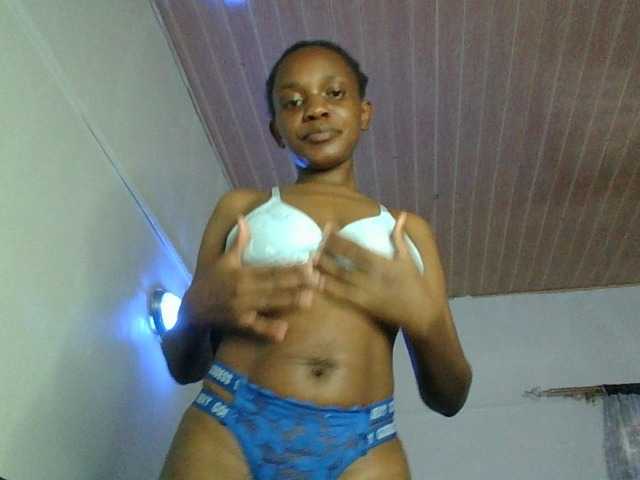 Minimochie live cam on BongaCams
