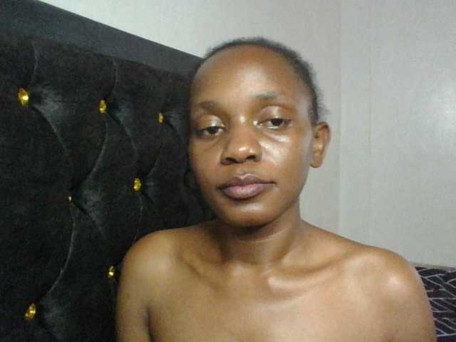 Minimochie live cam on BongaCams