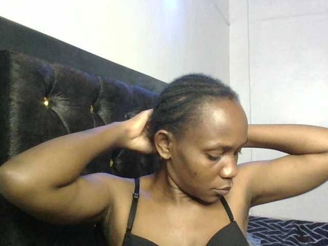 Minimochie live cam on BongaCams