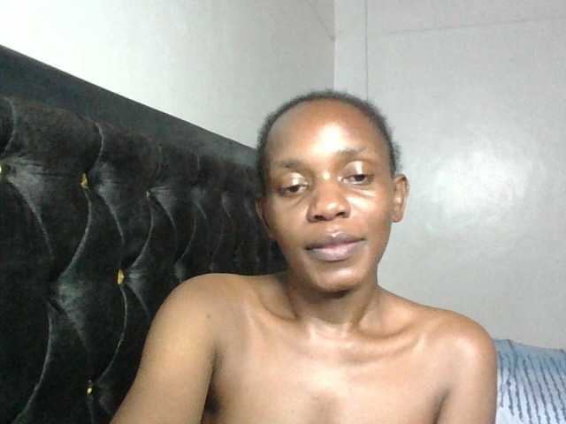 Minimochie live cam on BongaCams