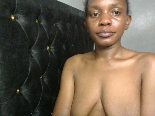 Minimochie live cam on BongaCams