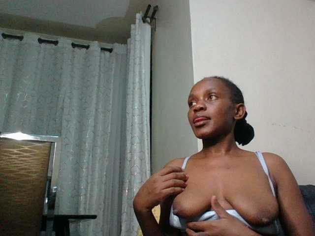 Minimochie live cam on BongaCams