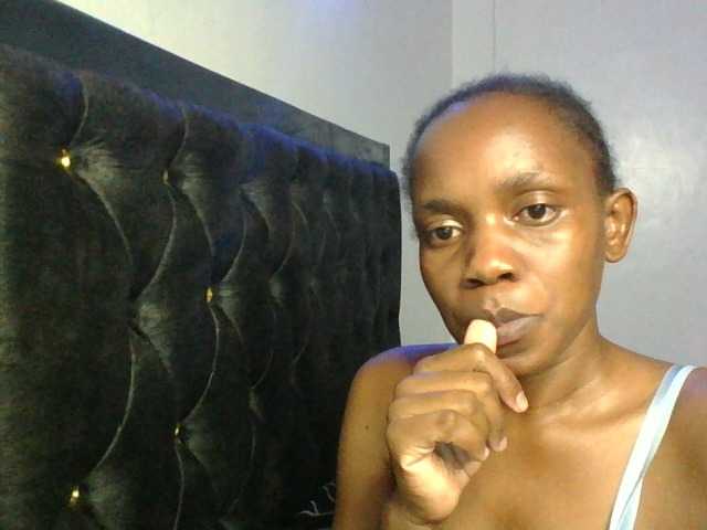 Minimochie live cam on BongaCams