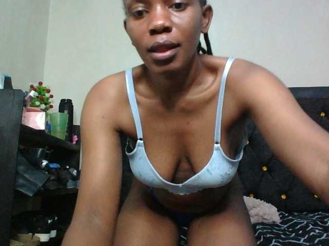 Minimochie live cam on BongaCams