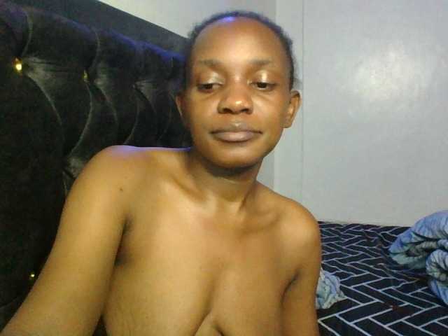 Minimochie live cam on BongaCams