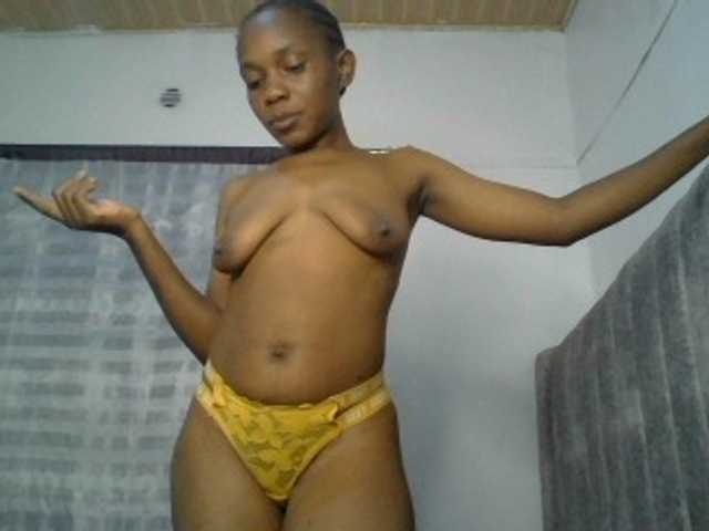 Minimochie live cam on BongaCams