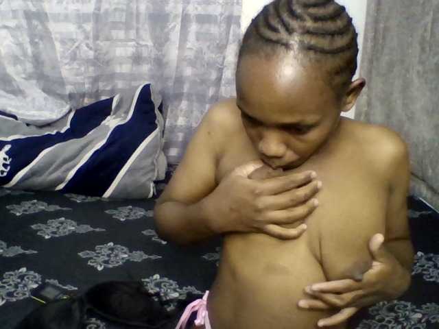 Minimochie live cam on BongaCams