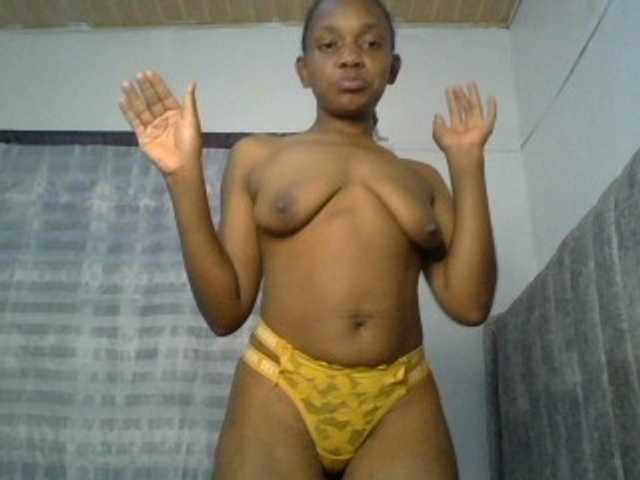 Minimochie live cam on BongaCams