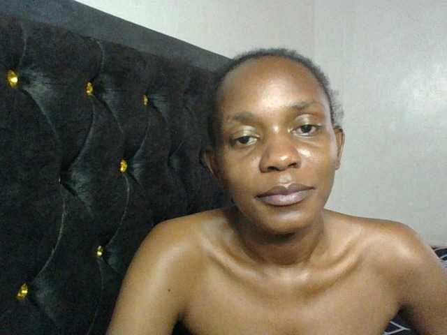 Minimochie live cam on BongaCams