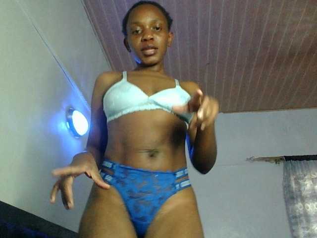 Minimochie live cam on BongaCams