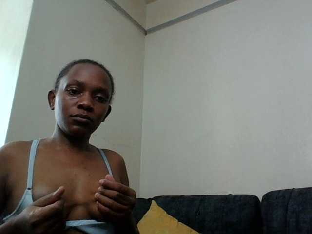 Minimochie live cam on BongaCams