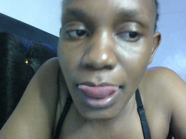 Minimochie live cam on BongaCams